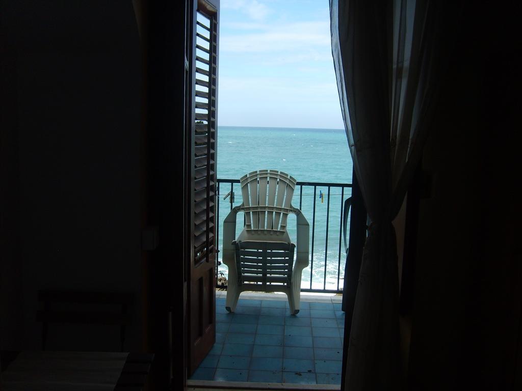 Hotel Ammaresiamo LTB Cefalú Habitación foto